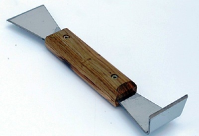 Apiary chisel with wooden handle 200 mm