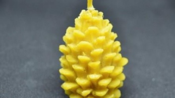 Свеча из пчелиного воска «Шишка»