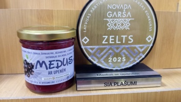 Honey with blackcurrants