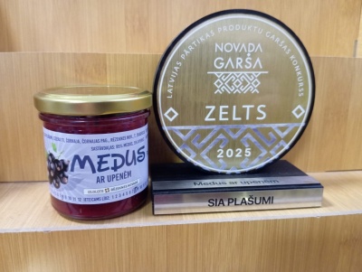 Honey with blackcurrants