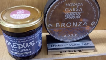 Honey with blue honeysuckle